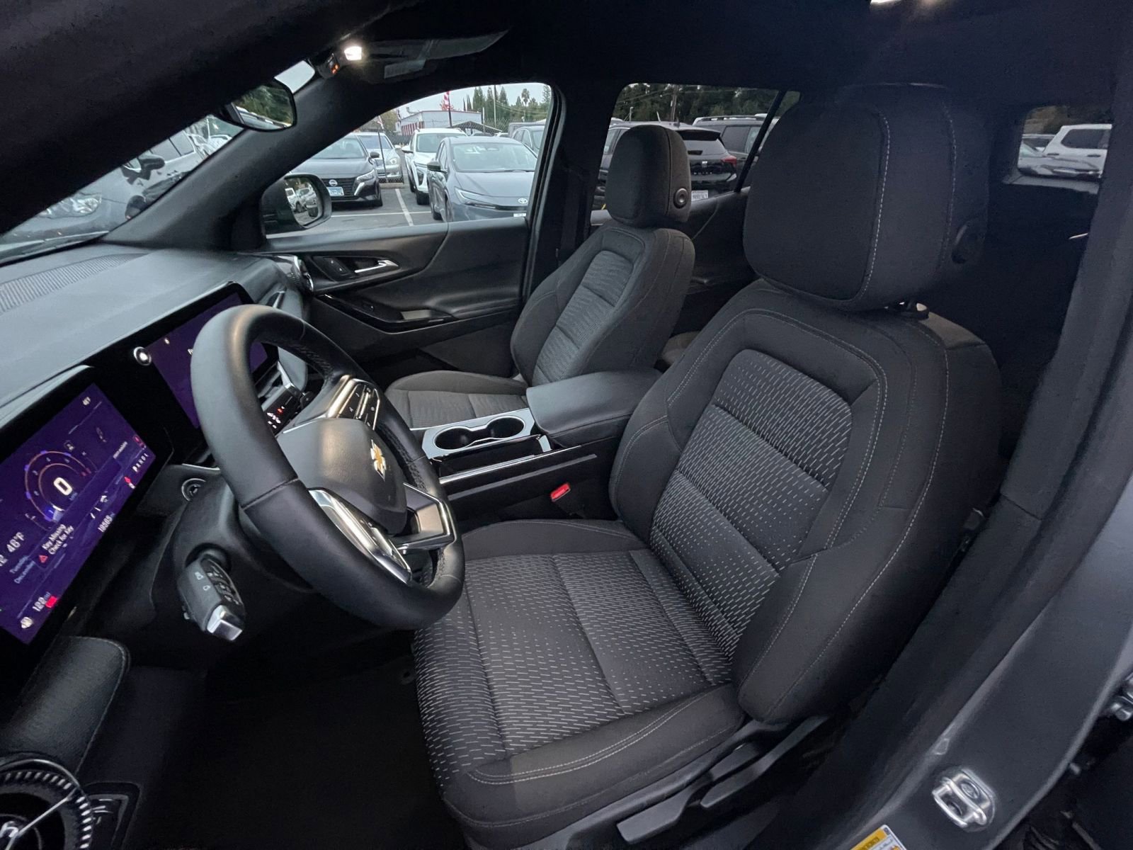 Used 2025 Chevrolet Equinox LT image 36