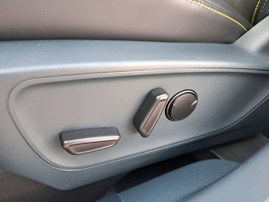 Used 2025 Ford Maverick Lobo image 15