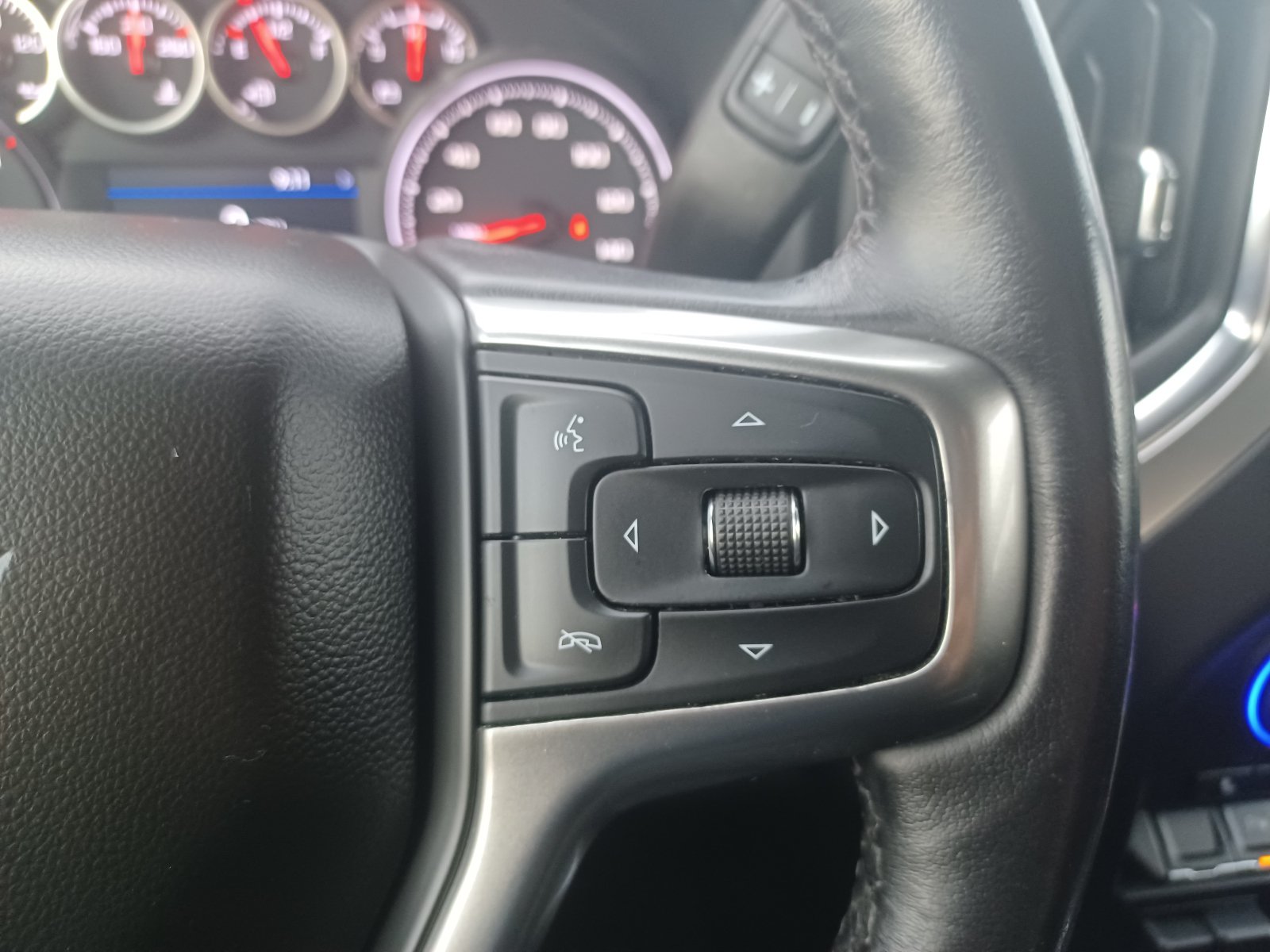 Used 2022 Chevrolet Silverado 1500 LTZ w/ Z71 Off-Road Package AWD/4WD image 21