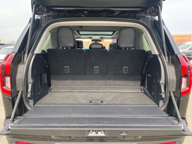 Used 2025 Ford Expedition Platinum image 27