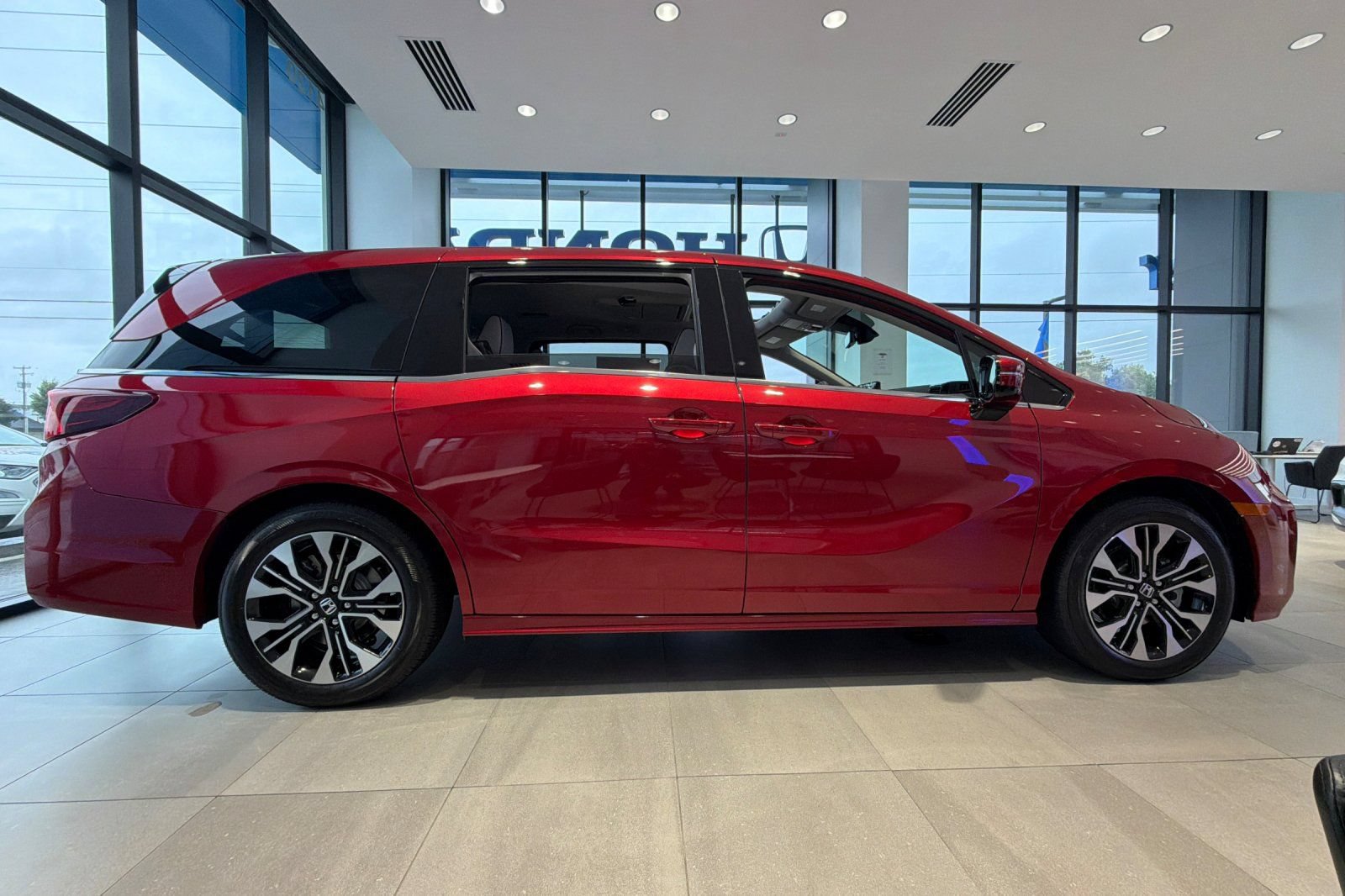 New 2027 Honda Odyssey Elite image 2