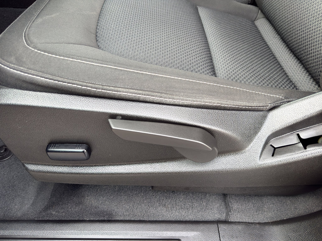 Used 2022 Chevrolet Colorado LT w/ LT Convenience Package image 16