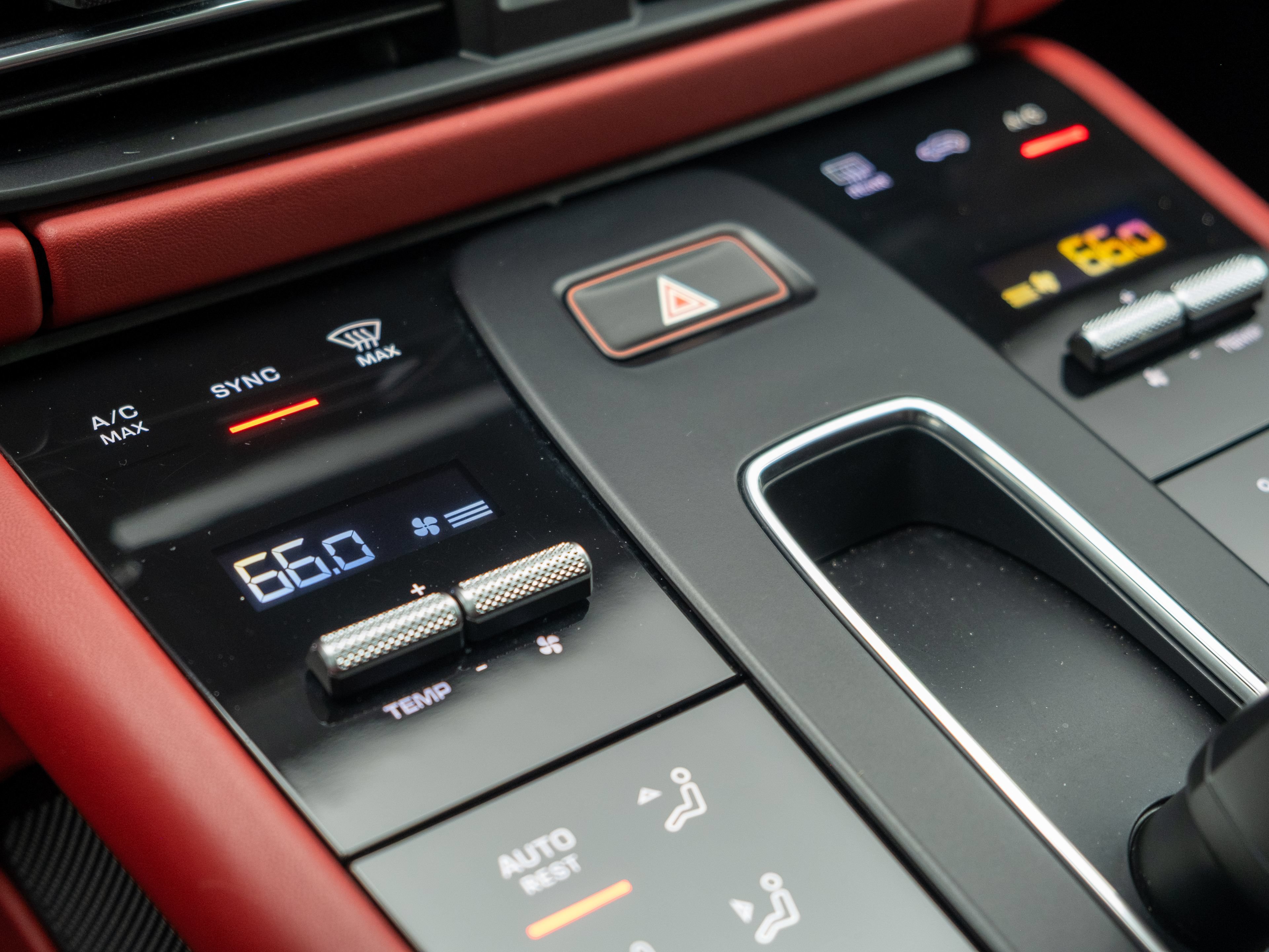 Certified 2024 Porsche Macan S AWD/4WD image 36