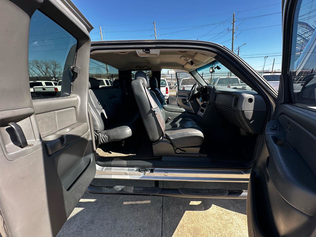 Used 2004 GMC Sierra 1500 SLE w/ Safe And Sound Package RWD image 31