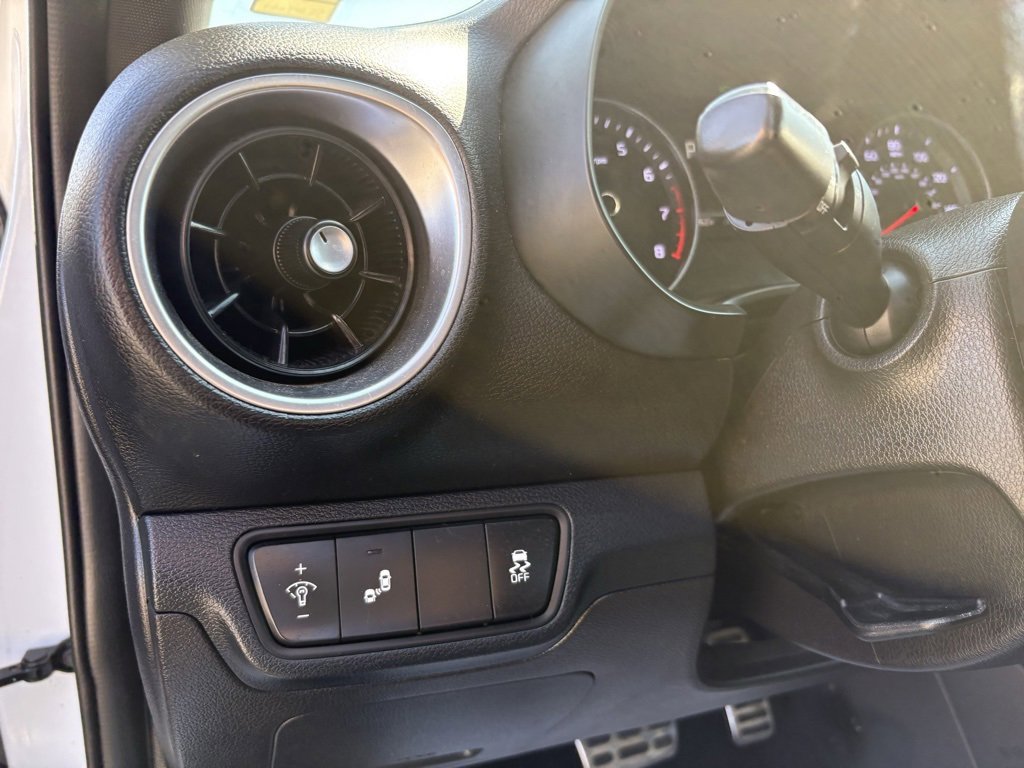 Used 2022 Kia Forte GT-Line image 38