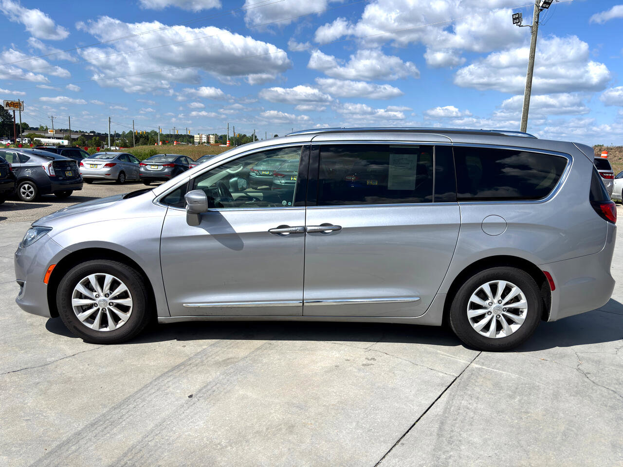 Used 2018 Chrysler Pacifica Touring-L image 7