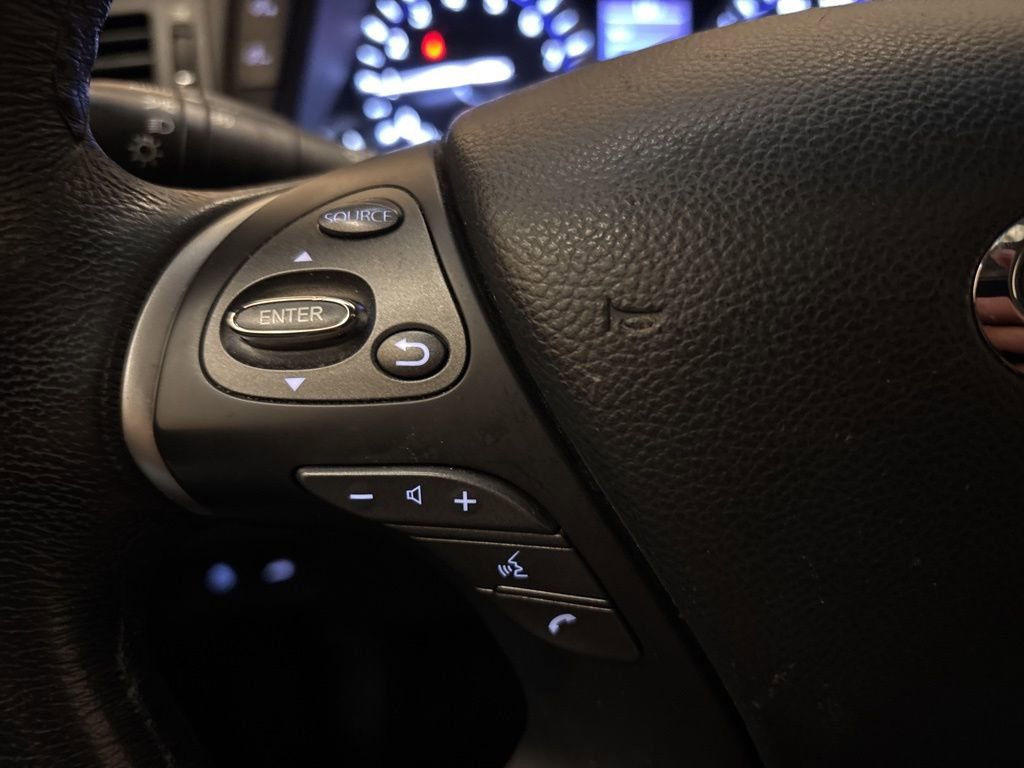 Used 2019 INFINITI Q70 Luxe image 16