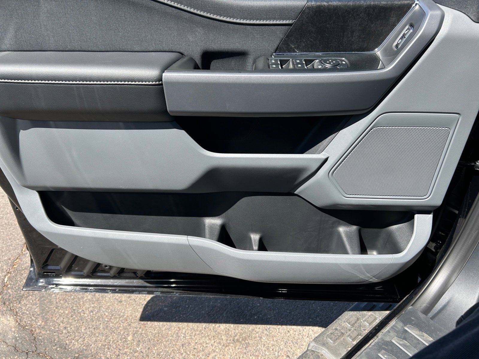 New 2025 Ford F150 Lightning XLT AWD/4WD image 13
