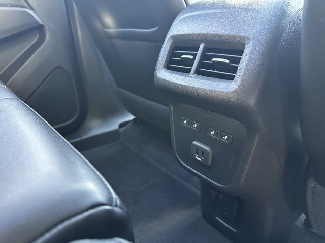 Used 2024 Chevrolet Equinox Premier AWD/4WD image 38
