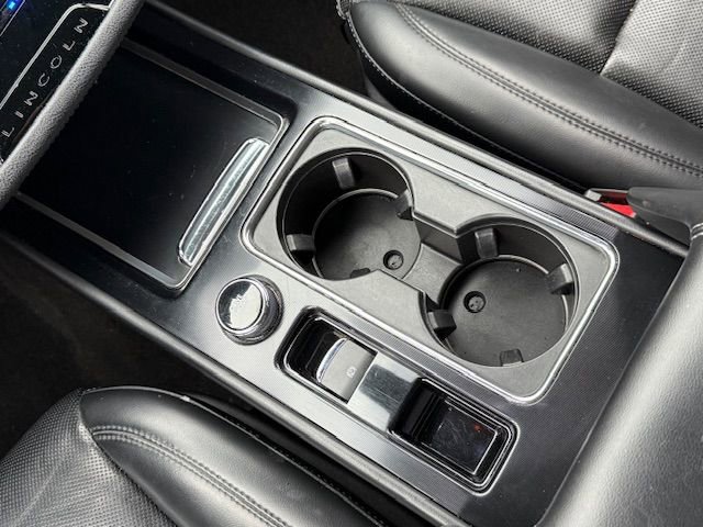 Used 2022 Lincoln Corsair AWD w/ Premium Package image 25