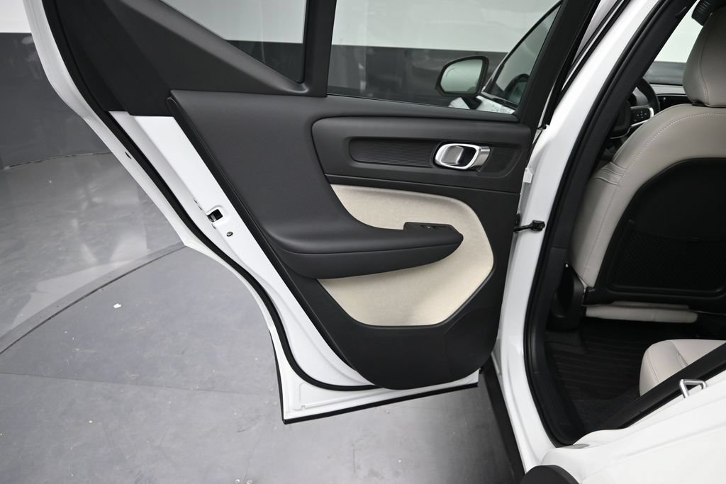 New 2026 Volvo XC40 B5 Plus w/ Climate Package AWD/4WD image 12