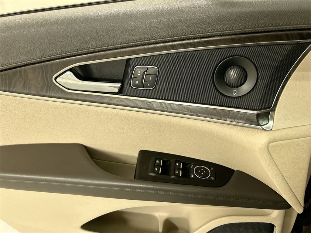 Used 2019 Lincoln Nautilus Reserve image 11