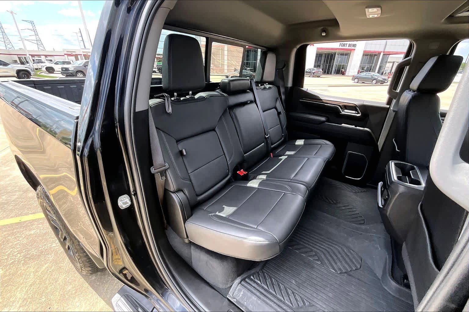 Used 2025 Chevrolet Silverado 1500 LT Trail Boss w/ Convenience Package II AWD/4WD image 32
