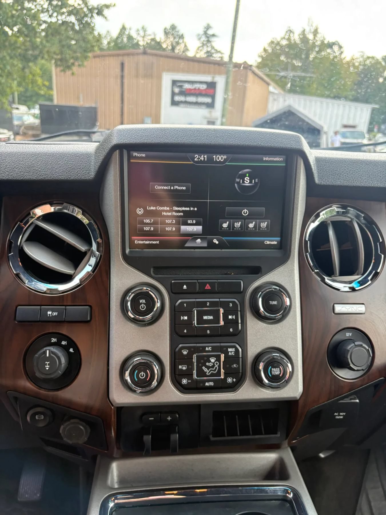 Used 2015 Ford F250 Lariat w/ Lariat Chrome Package AWD/4WD image 15