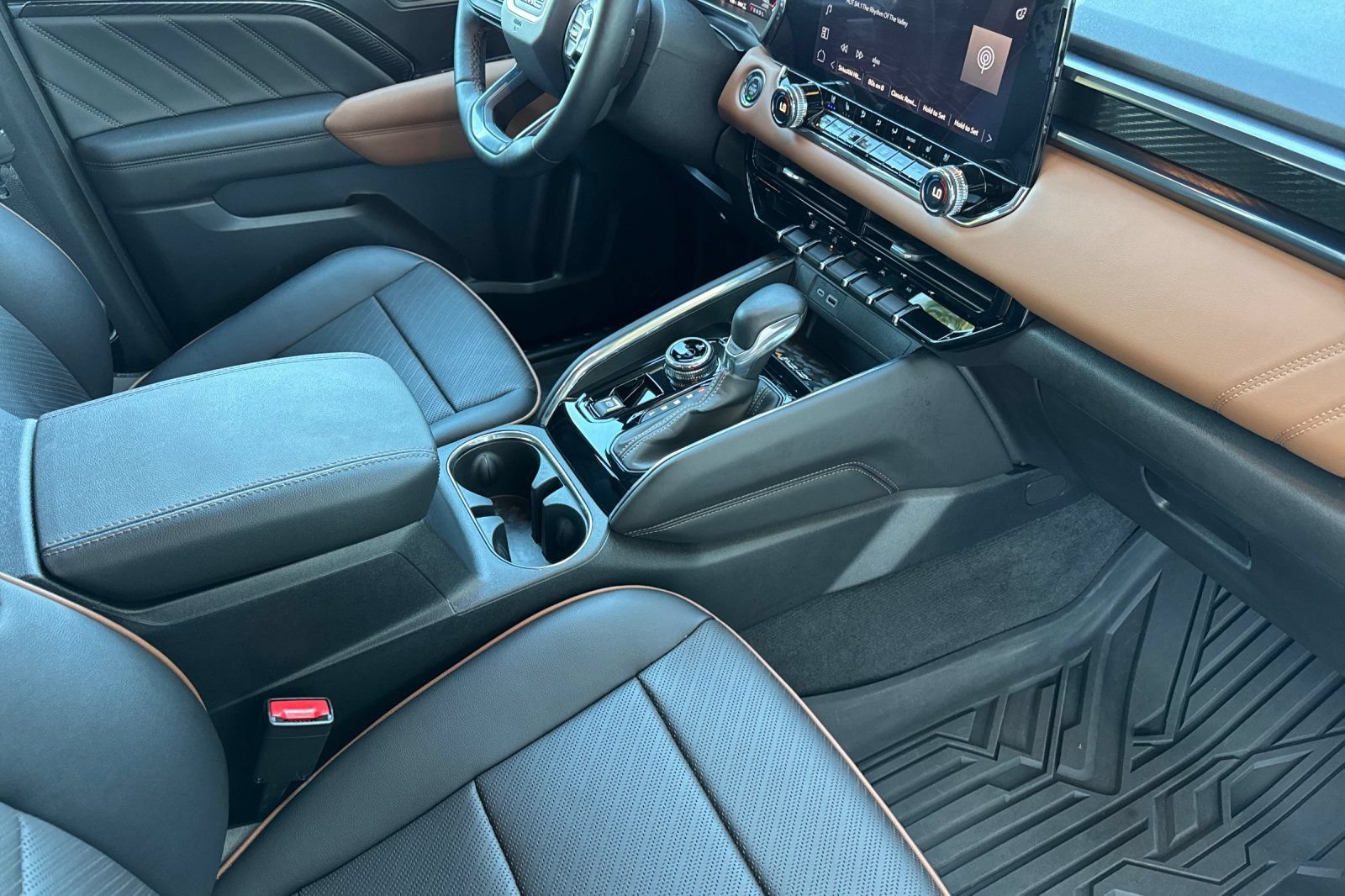 Certified 2023 GMC Canyon AT4 w/ AT4 Premium Package AWD/4WD image 16