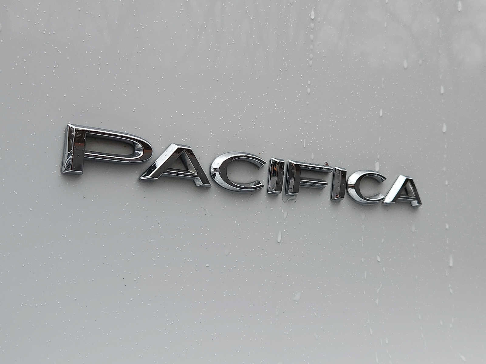 Used 2022 Chrysler Pacifica Touring-L image 29
