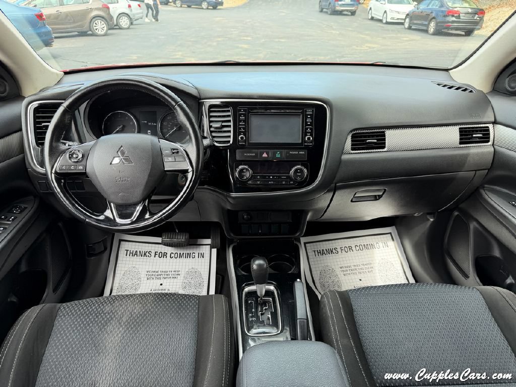 Used 2017 Mitsubishi Outlander ES AWD/4WD image 16