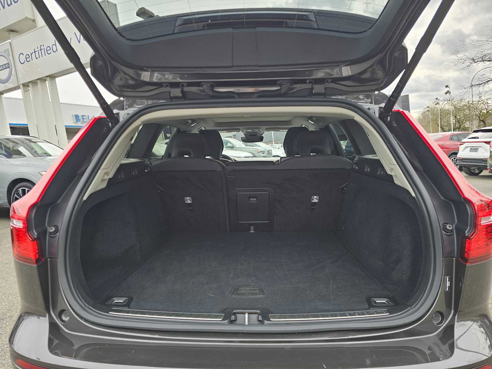Certified 2025 Volvo V60 B5 Cross Country Plus image 17