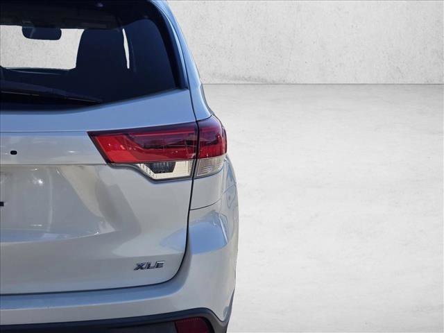 Used 2017 Toyota Highlander XLE image 9