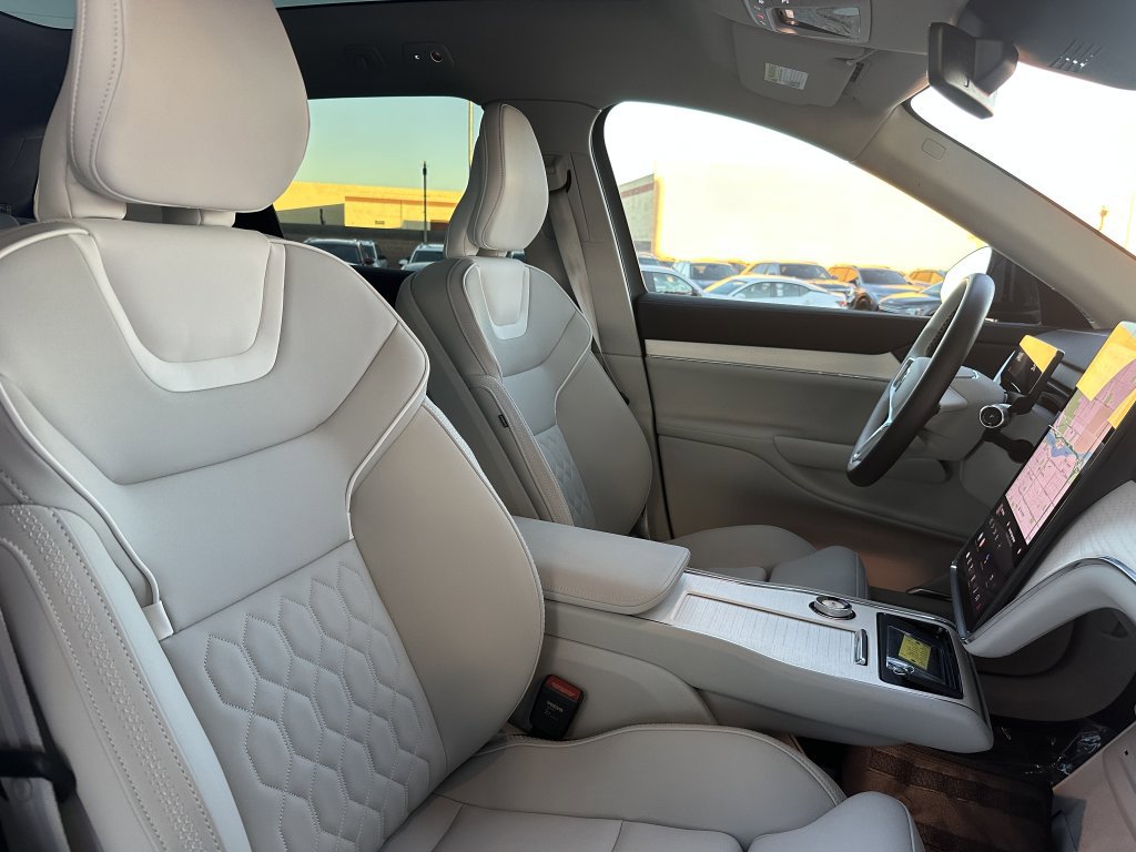 Used 2025 Volvo EX90 Plus image 37