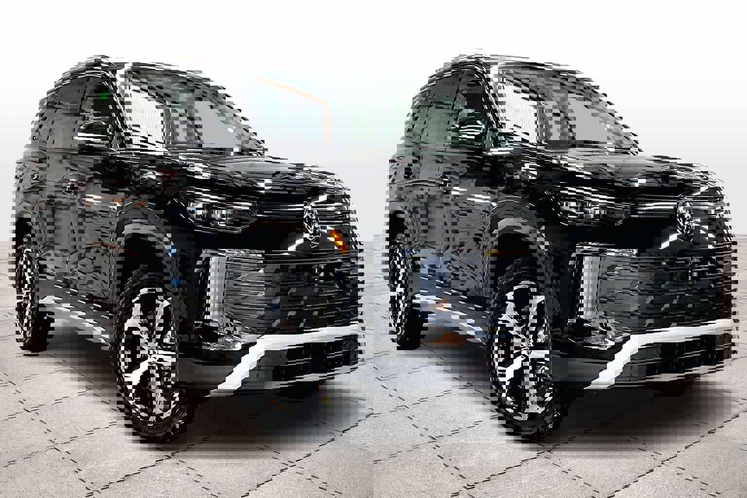 New 2026 Volkswagen Tiguan SE image 2
