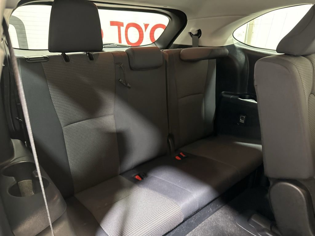 Used 2024 Toyota Highlander LE image 16