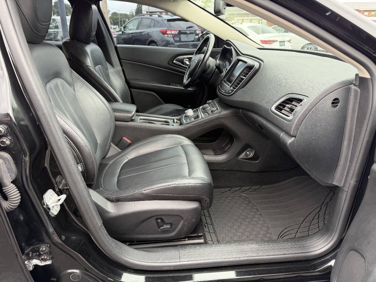 Used 2016 Chrysler 200 Limited FWD image 11