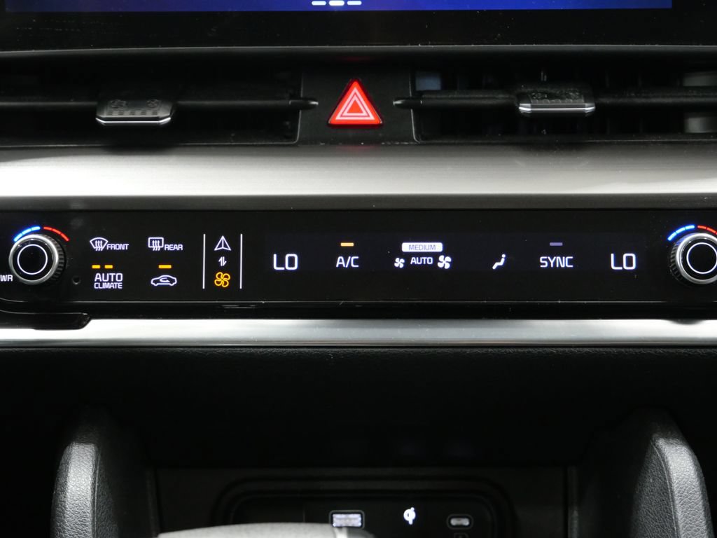 Used 2023 Kia Sportage EX AWD/4WD image 15