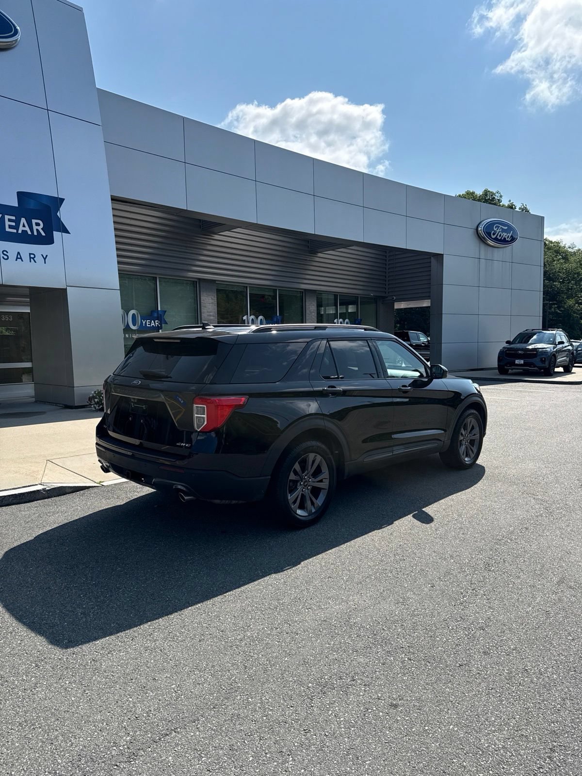 Certified 2023 Ford Explorer XLT w/ Equipment Group 202A AWD/4WD image 3