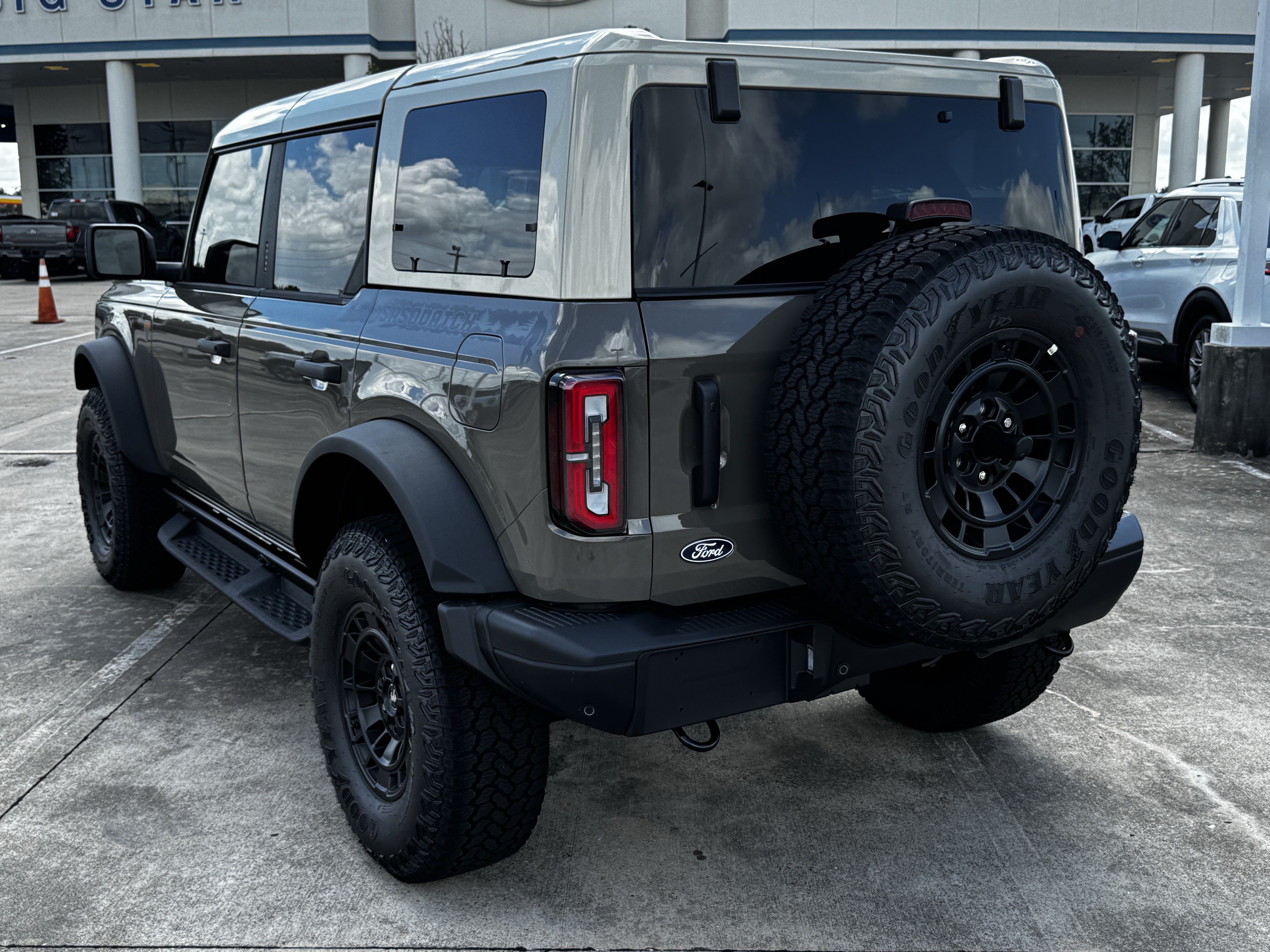 New 2026 Ford Bronco Badlands AWD/4WD image 8