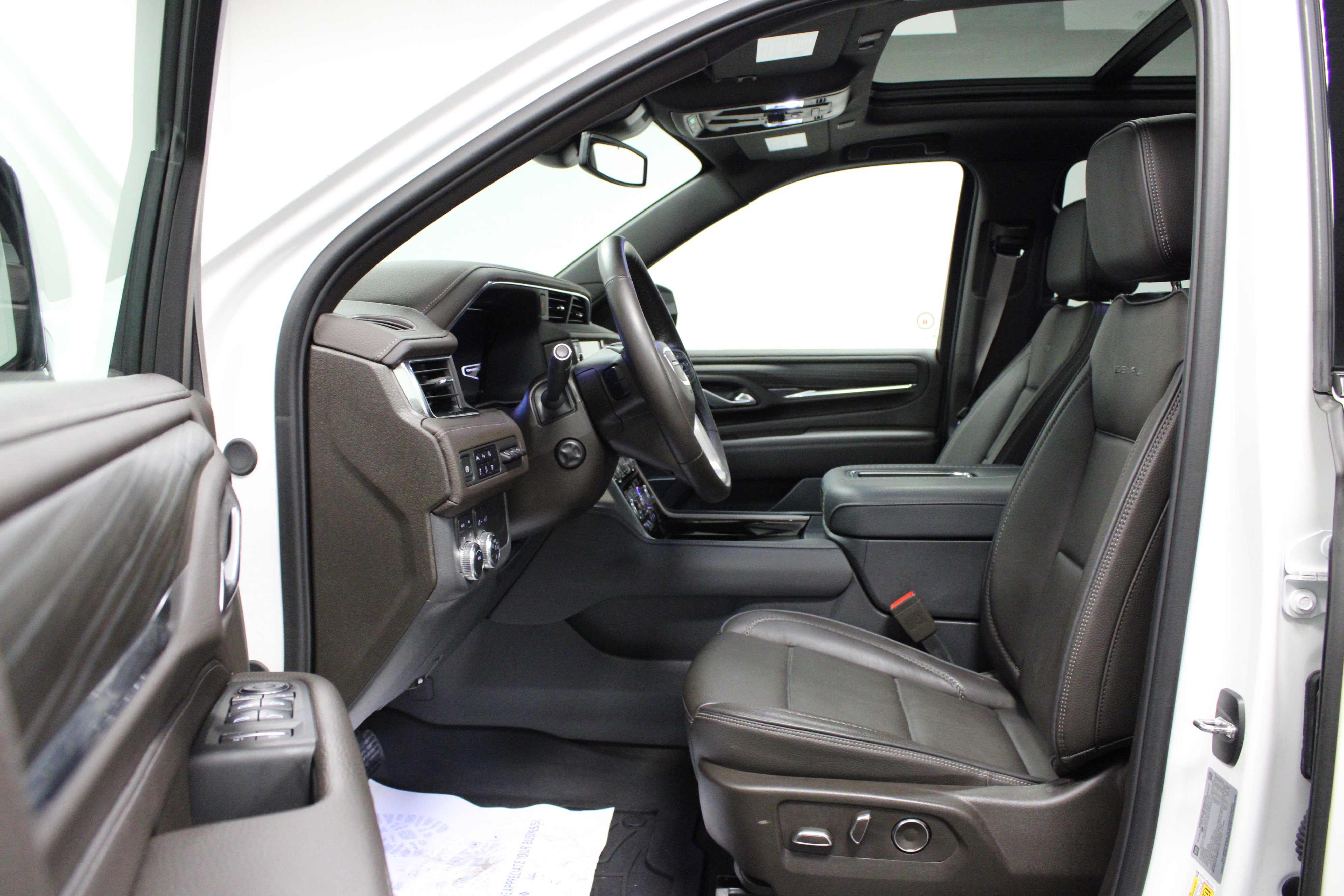 Used 2024 GMC Yukon XL Denali image 12