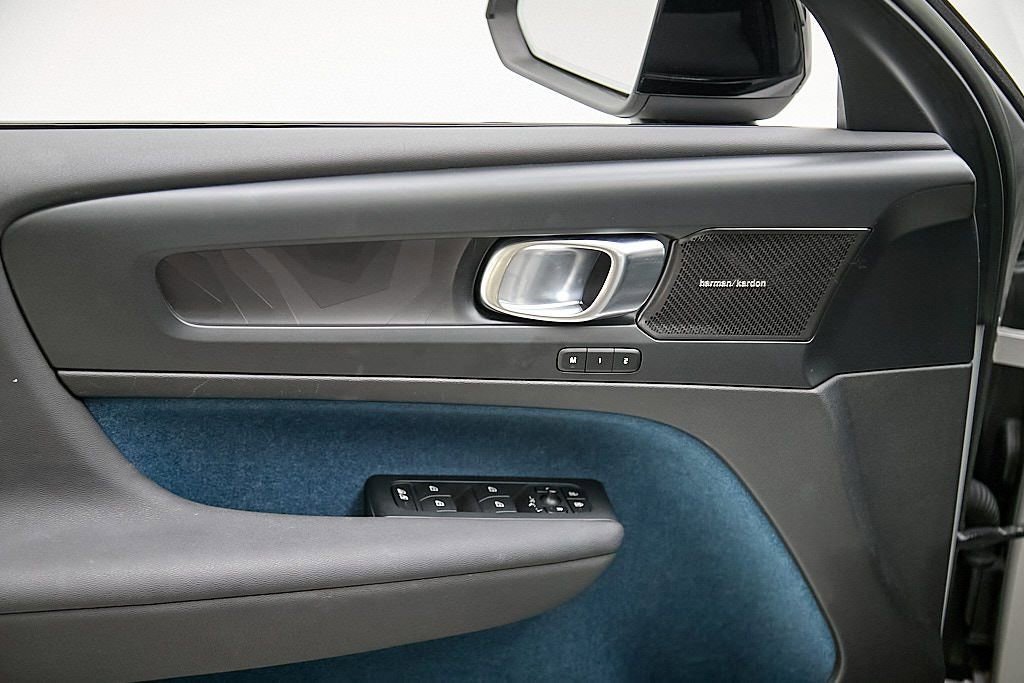 Certified 2023 Volvo XC40 Recharge Ultimate image 14
