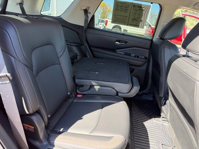Used 2024 Nissan Pathfinder SL AWD/4WD image 38
