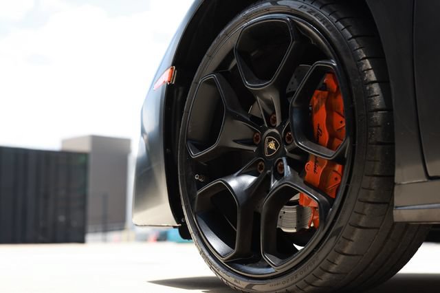 Used 2019 Lamborghini Huracan LP 580-2 RWD image 52