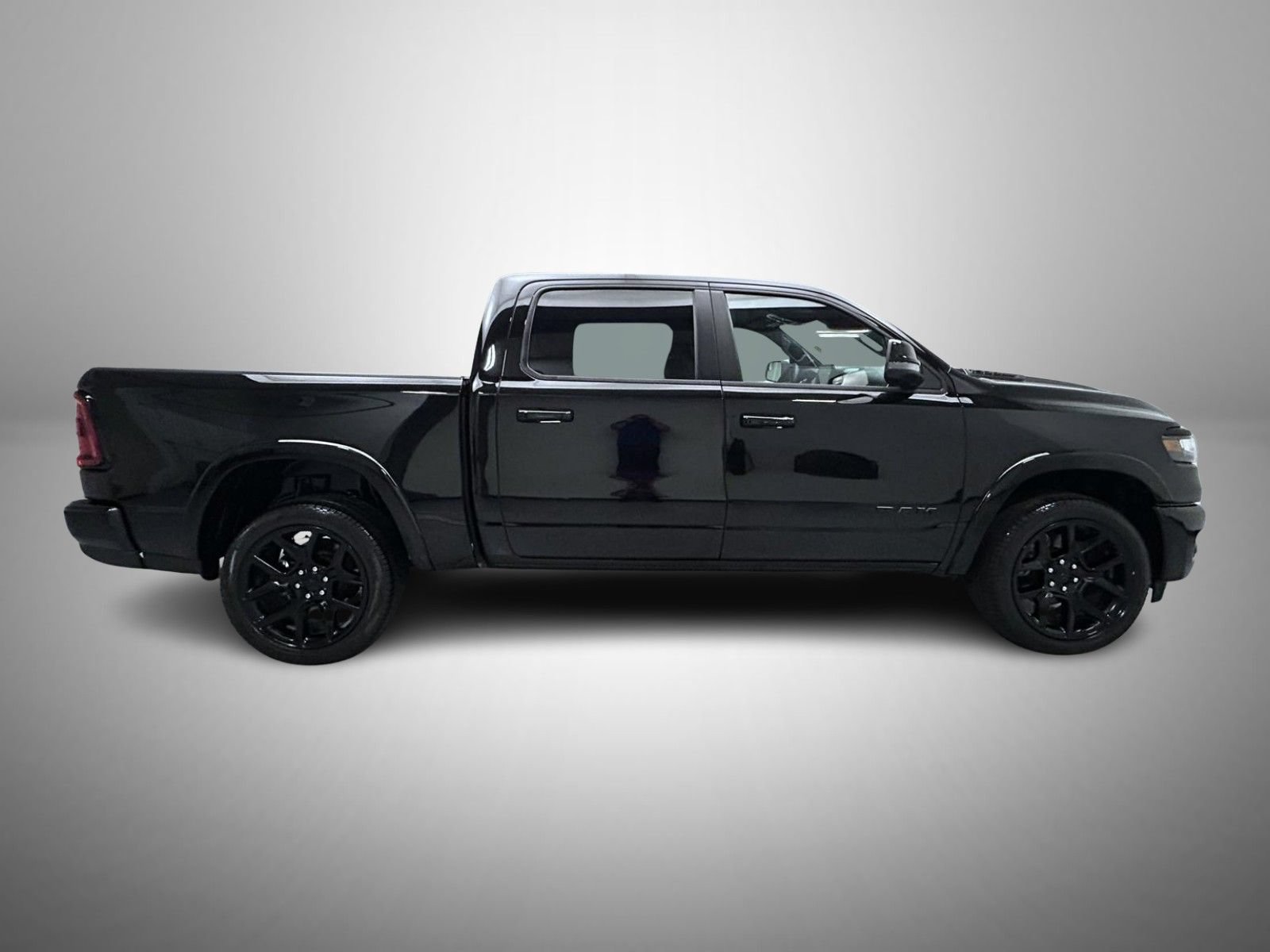 Used 2025 RAM 1500 Laramie w/ Night Edition AWD/4WD image 4