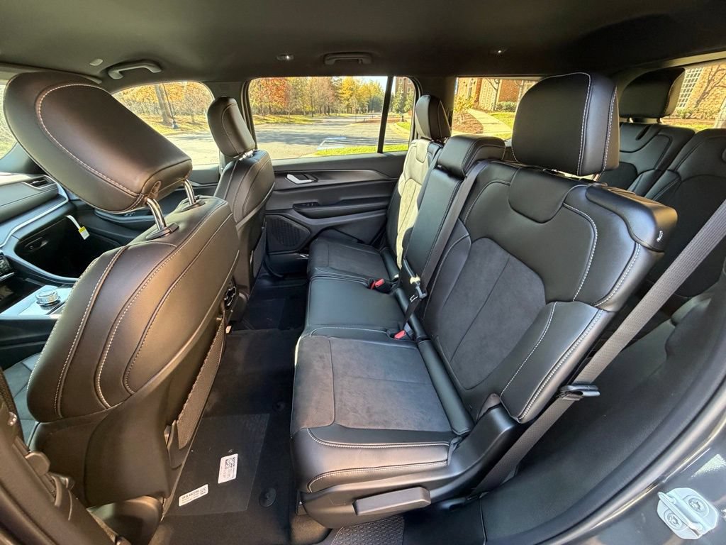 New 2025 Jeep Grand Cherokee L Laredo AWD/4WD image 12