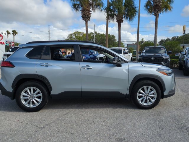 Used 2025 Toyota Corolla Cross LE FWD image 4