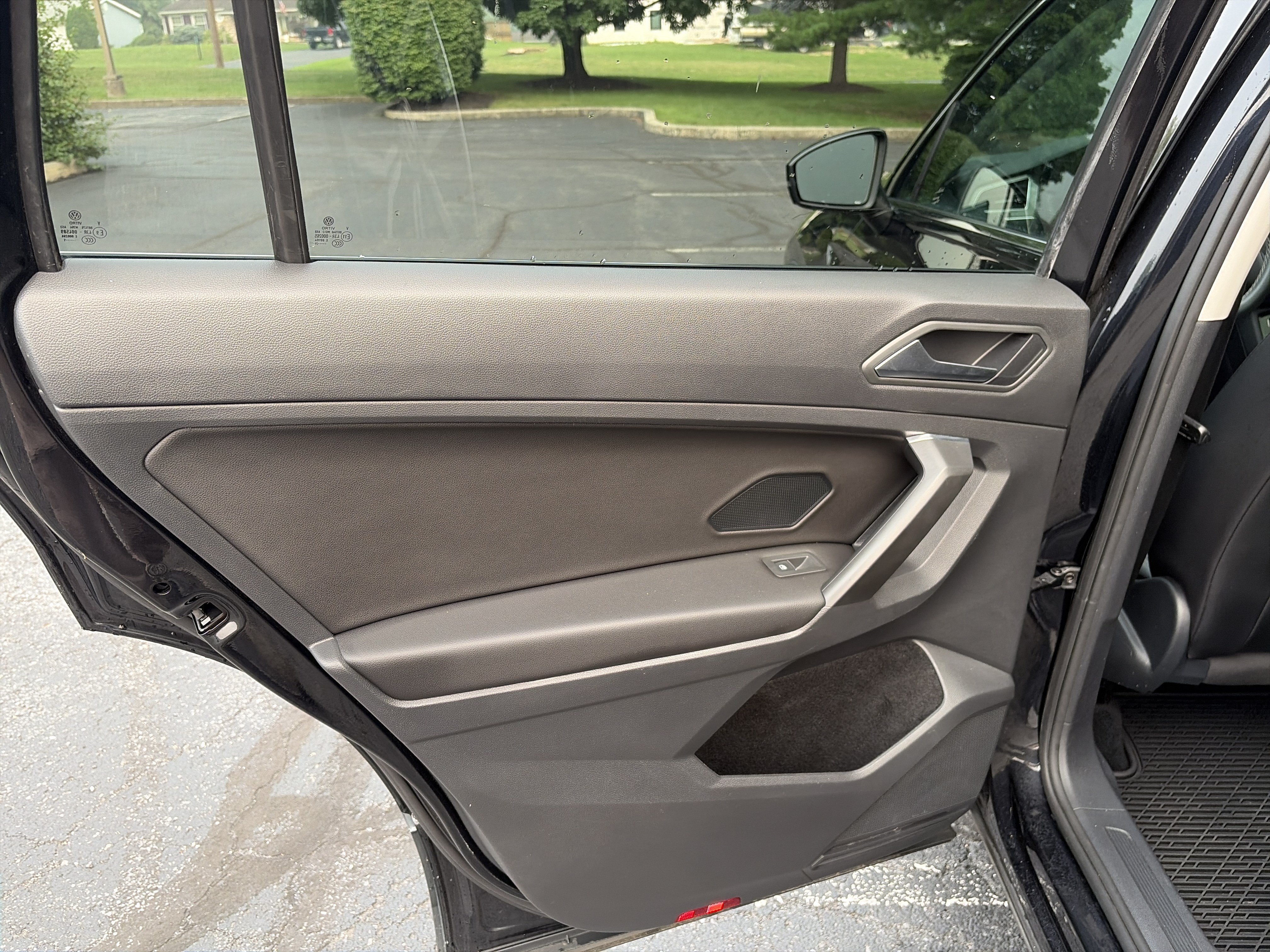Used 2021 Volkswagen Tiguan SE w/ Panoramic Sunroof Package AWD/4WD image 21