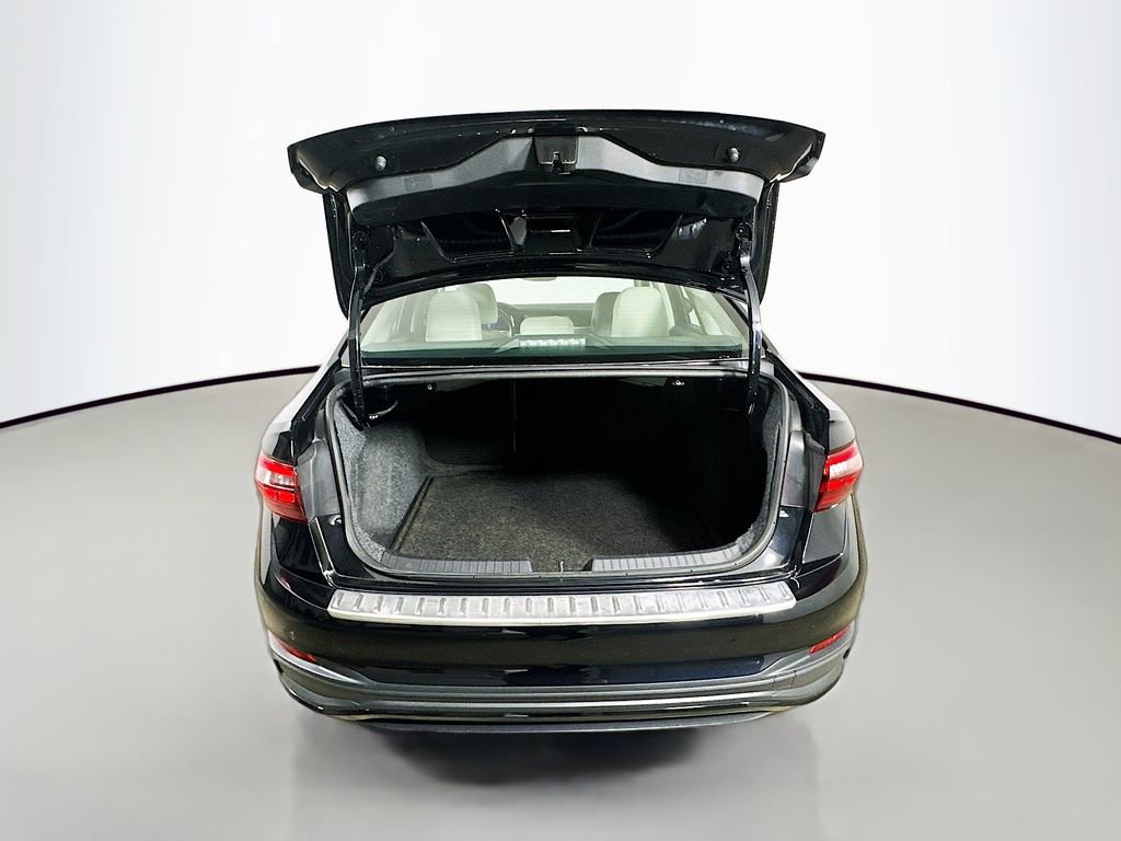 Used 2023 Volkswagen Jetta SE FWD image 32