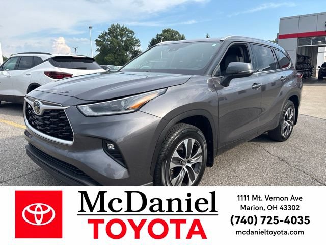 Used 2021 Toyota Highlander XLE AWD/4WD image 1