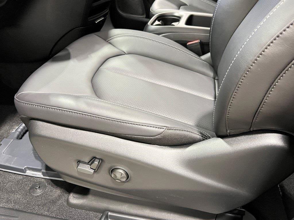New 2026 Chrysler Voyager LX image 10