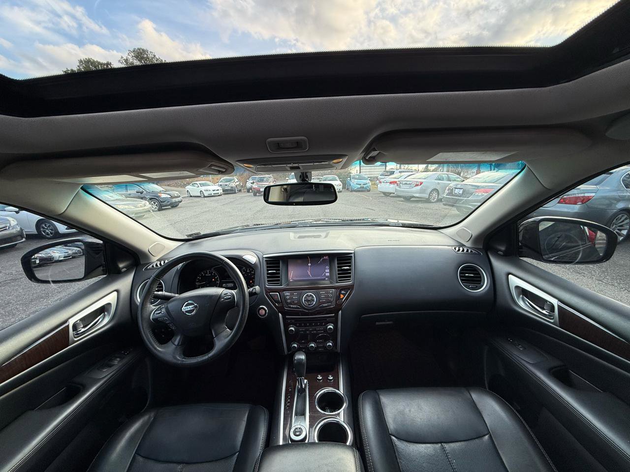 Used 2015 Nissan Pathfinder Platinum w/ Family Entertainment Package AWD/4WD image 29