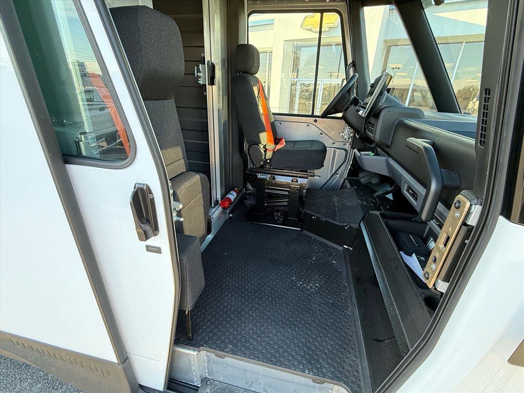 New 2025 Chevrolet Brightdrop 400 w/ Power Door Package image 12