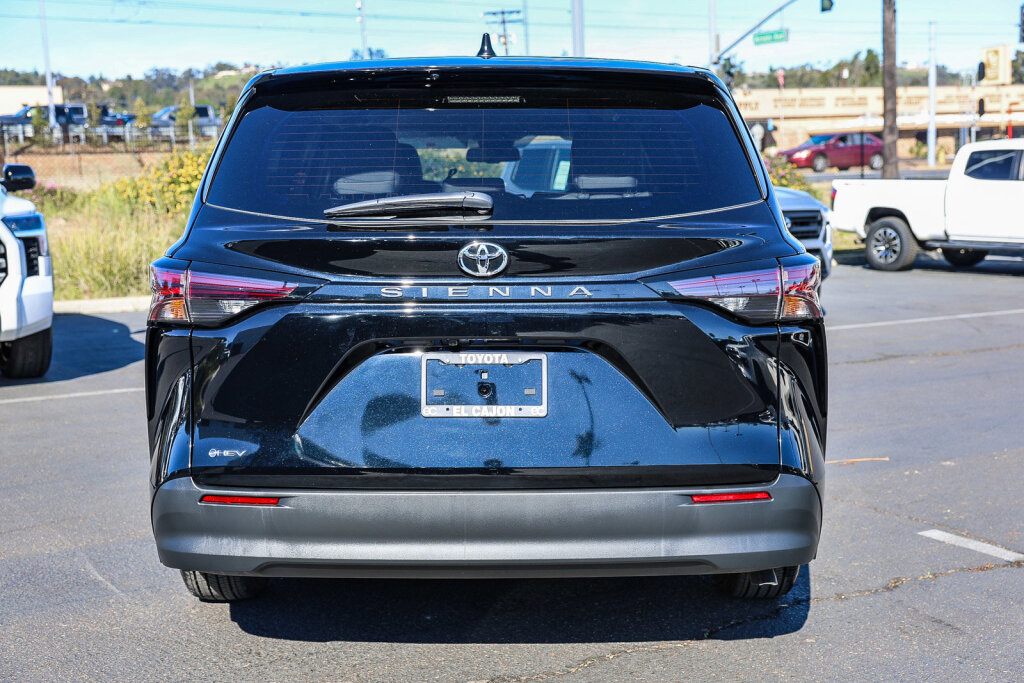 Certified 2026 Toyota Sienna LE image 25