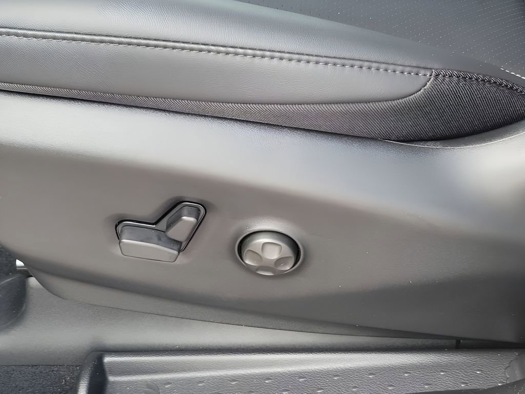 New 2026 Chrysler Voyager LX image 29