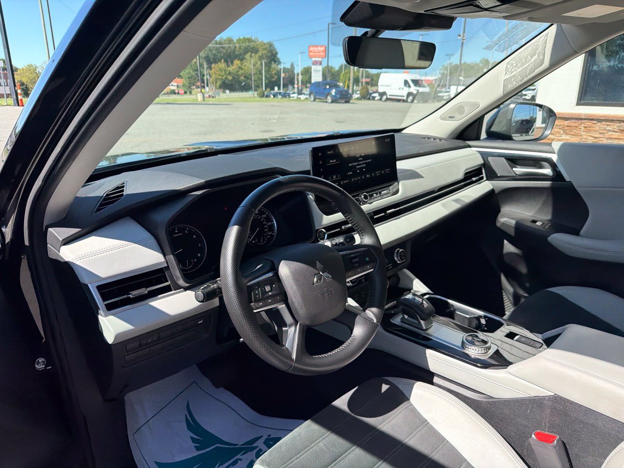 Used 2025 Mitsubishi Outlander SE FWD image 4