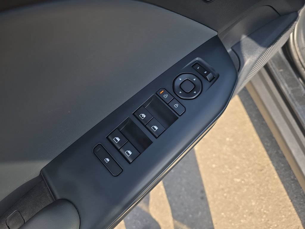 Used 2025 Kia K4 FWD image 11
