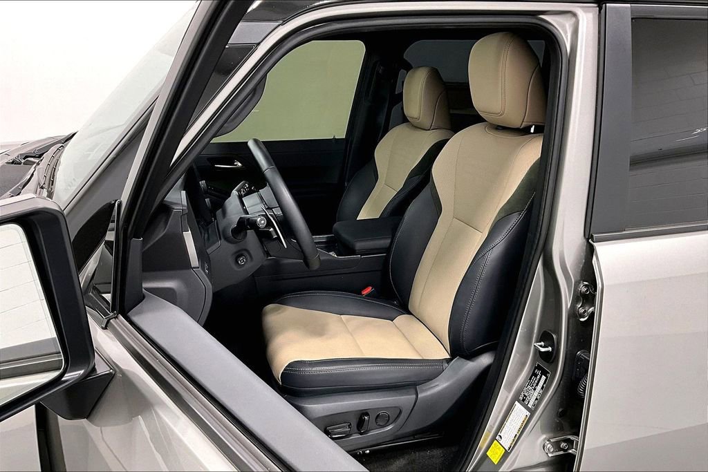 Used 2025 Lexus GX 550 image 33