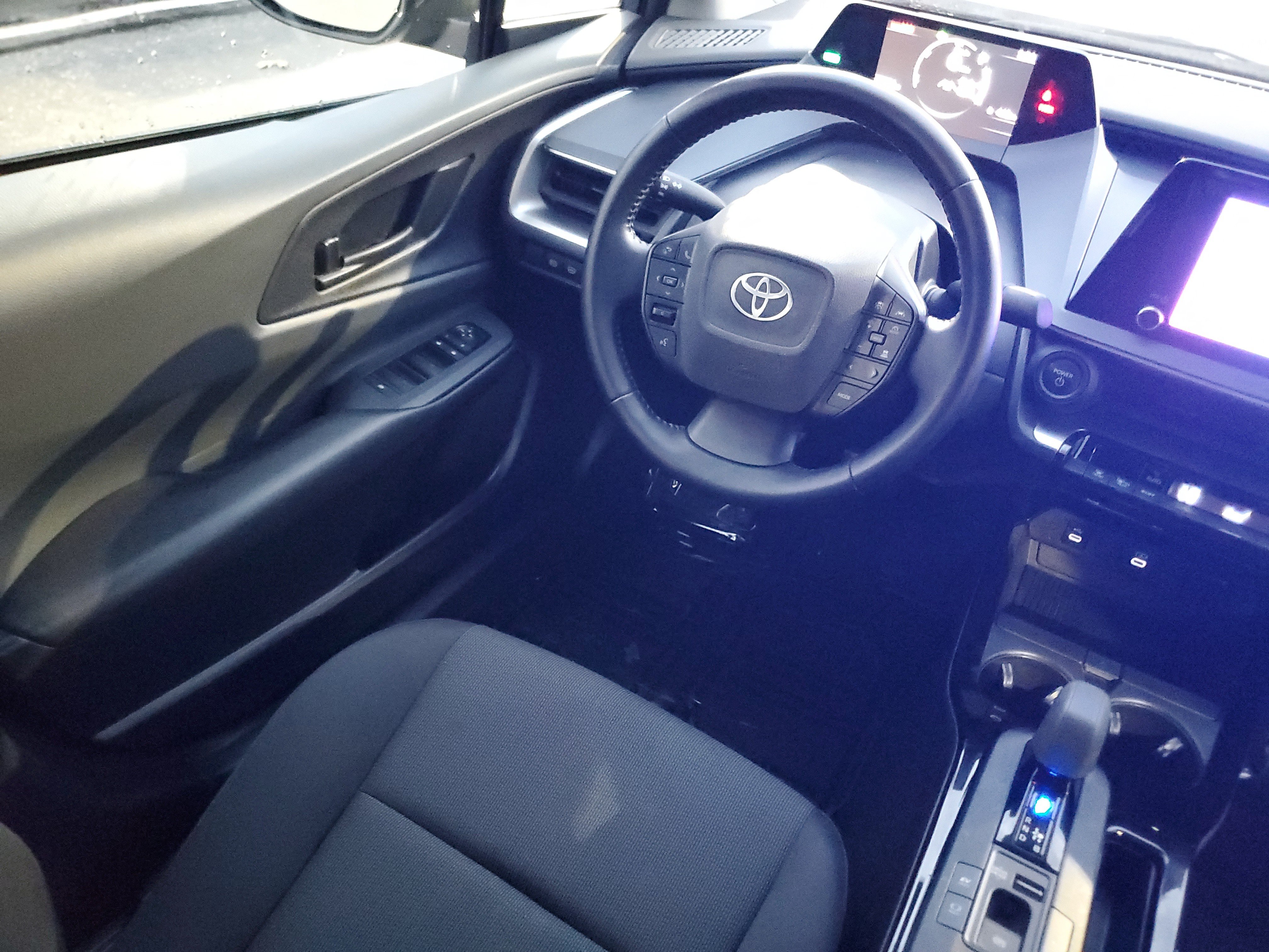 Certified 2024 Toyota Prius LE FWD image 15