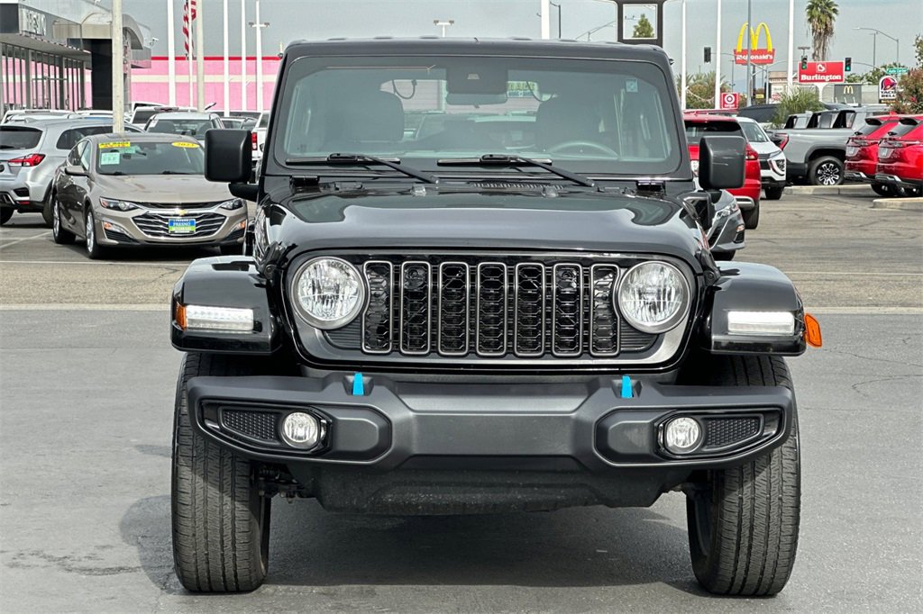 Used 2024 Jeep Wrangler Unlimited image 11